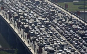 Tắc đường kỷ lục ở Trung Quốc: Ùn tắc 100km trong 21 ngày, 30.000 phương tiện kẹt cứng