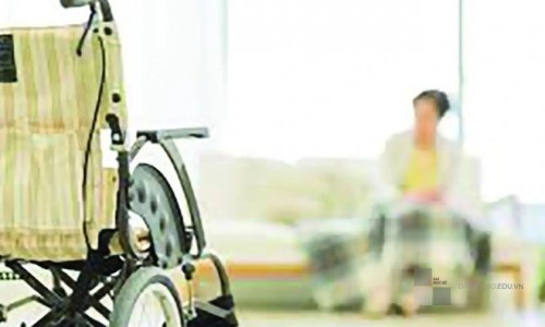 Đằng sau nỗi cô đơn của người mẹ già trong viện dưỡng lão